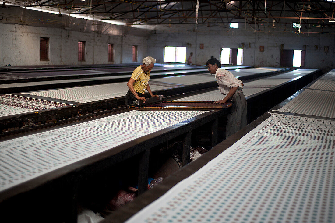 Men screenprinting sari lengths of cotton, Bhuj district, Gujarat, India, Asia