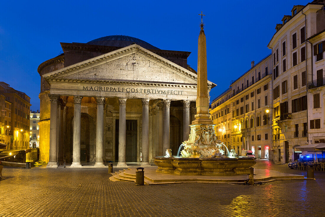 The Pantheon and Piazza della Rotonda at night, UNESCO World Heritage Site, Rome, Lazio, Italy, Europe