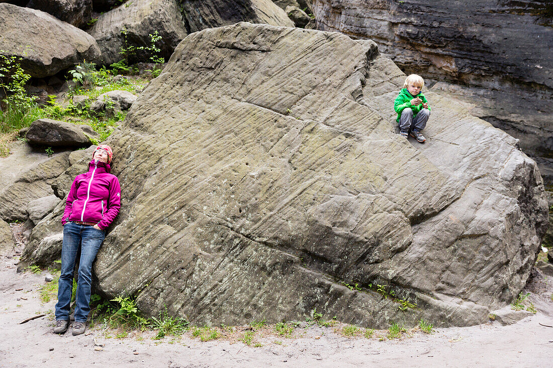 Mother and son resting on rocks, climbing area, Saxony Switzerland, Elbe sandstone mountains, MR, Dresden, Saxony, Germany, Europe