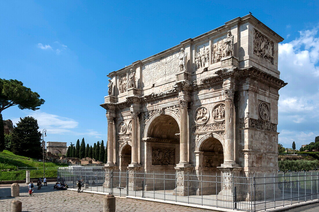Arch of Constantine, Arch of Titus beyond, Ancient Roman Forum, UNESCO World Heritage Site, Rome, Lazio, Italy, Europe