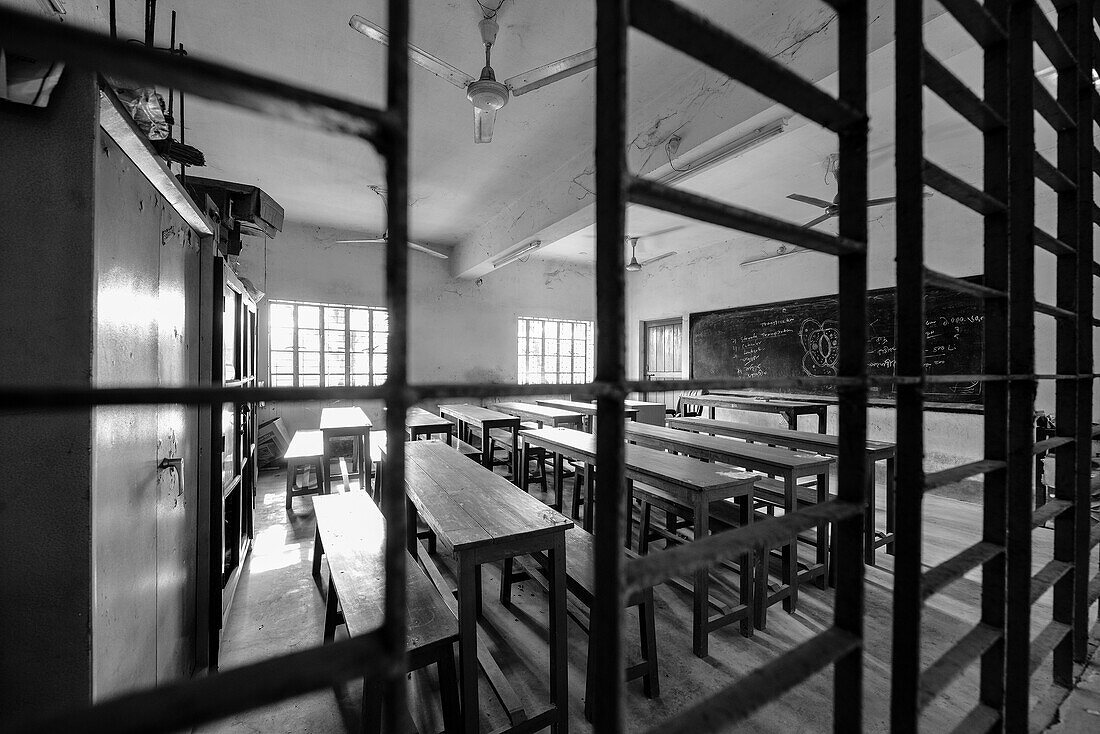 Verlassener Klassenraum in Schule, Munshiganji, Bangladesch