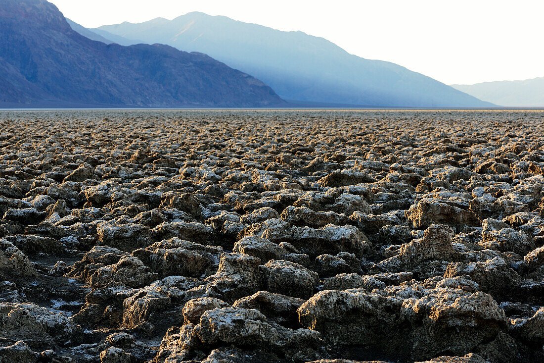 Tiefebene bei Devil´s Golfcourse im Death Valley National Park, Kalifornien, USA, Amerika