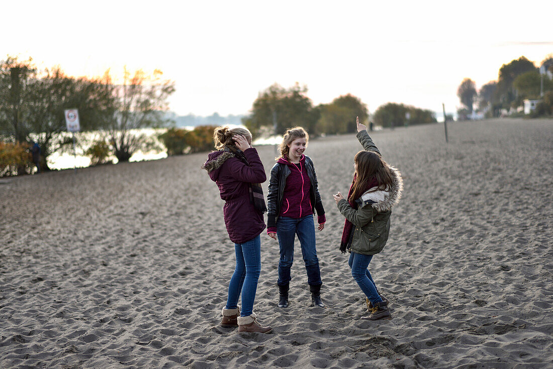 3 girls at the Elbe River beach, Oevelgoenne, Hamburg, Germany, Europe