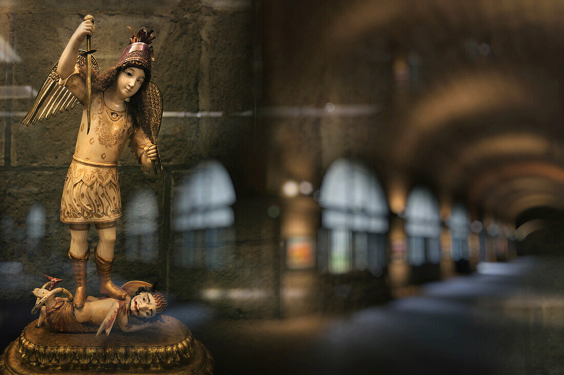 Skulptur mit Spiegelung, Innenansicht der San-Agustin-Kirche, Intramuros, Manila, Philippinen, Asien