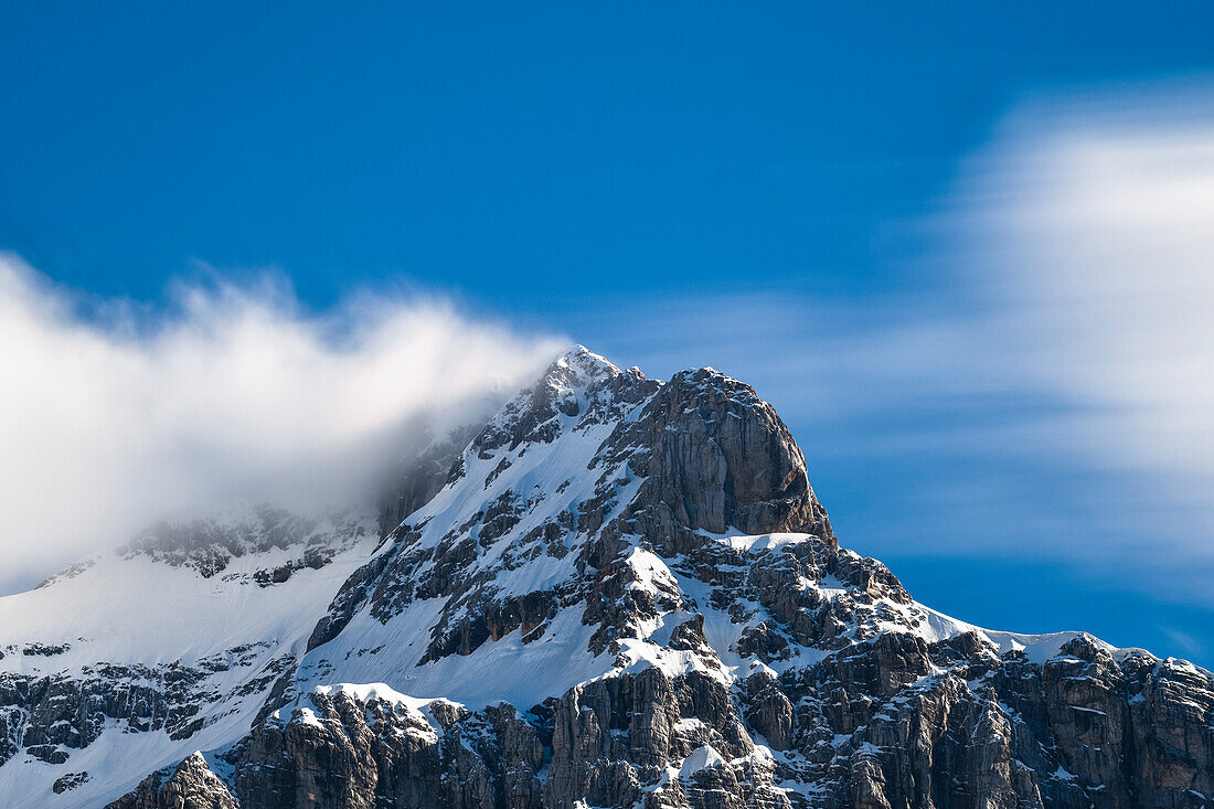 Gipfel des Triglav und Wolken, höchster Berg Sloweniens, Vrata-Tal, Triglav Nationalpark, Julische Alpen, Slowenien, Europa