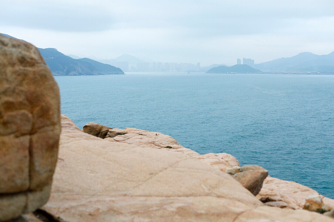 View to Hongkong Island from the fishing village Shek O, rock, Shek O, Hong Kong, China, Asia