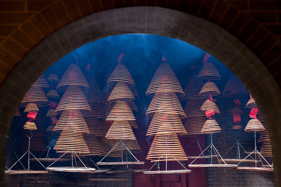 Weihrauch, Ensemble von vielen Spiralen, kleiner Tempel, Causeway Bay, Hongkong, China, Asien