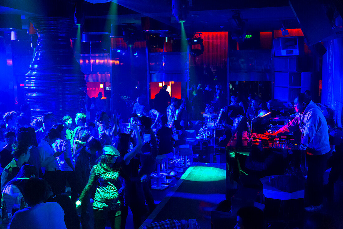 Party im Mix Club, Disco, Tanzen, Nachtclub, Szene, DJ, Techno, Ausgehen, Nachtleben, Tanzschuppen, Peking, China, Asien