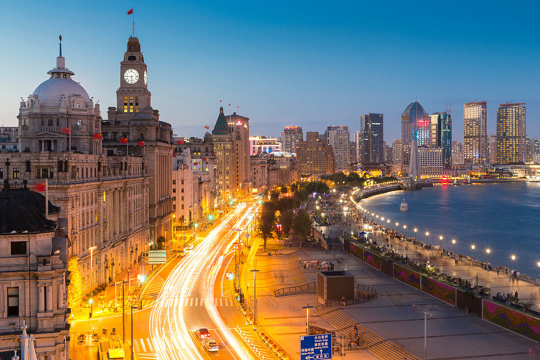 Dusk on the Bund, bank buildings, illuminated, Huangpu River, traffic, Shanghai, China, Asia