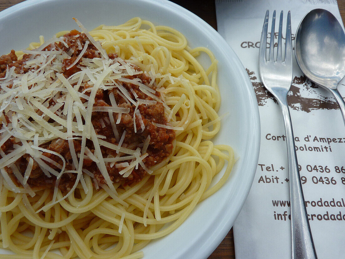 Spaghetti auf der Croda Da Lago Hütte, Croda Da Lago, Dolomiten, Südtirol, Italien