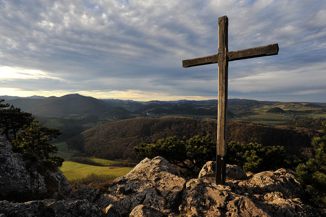 Am Gipfel des Peilstein, Blick Richtung Hafnerberg, Niederösterreich, Österreich