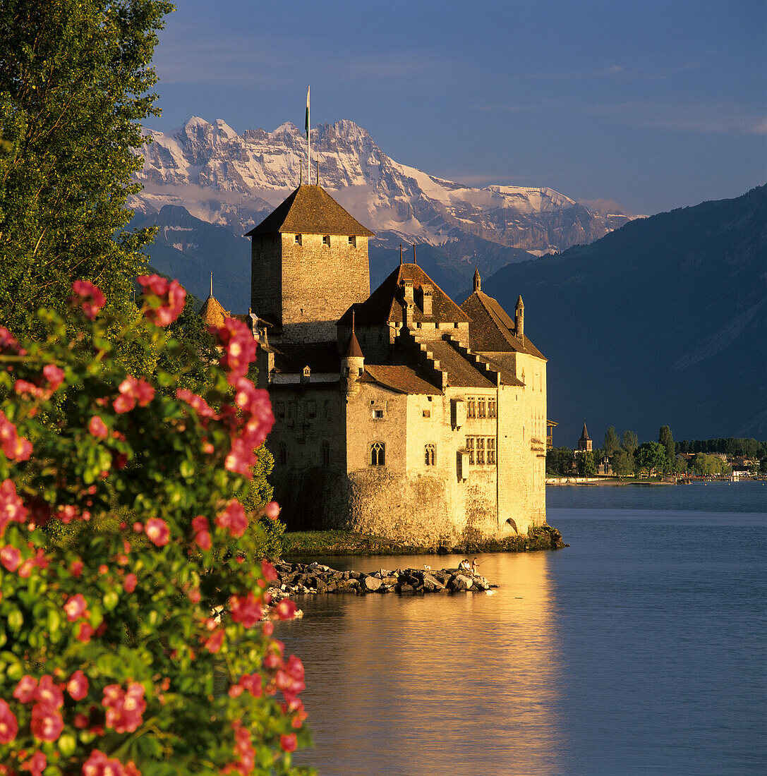 Chateau de Chillon (Chillon Castle) on Lake Geneva, Veytaux, Vaud Canton, Switzerland, Europe