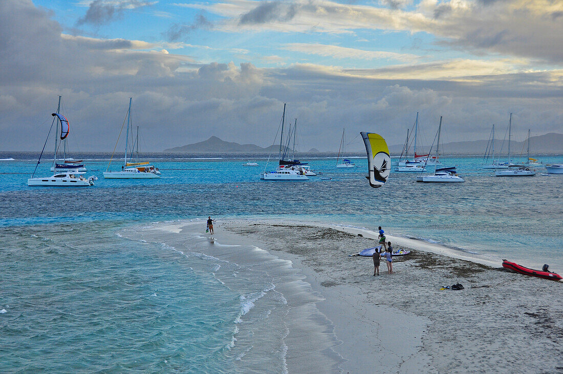 kite surfers on a beach at Baradel island, sailing ships and island of Mayreau, sea, Horseshoe Reef, Tobago Cays, St. Vincent, Saint Vincent and the Grenadines, Lesser Antilles, West Indies, Windward Islands, Antilles, Caribbean, Central America
