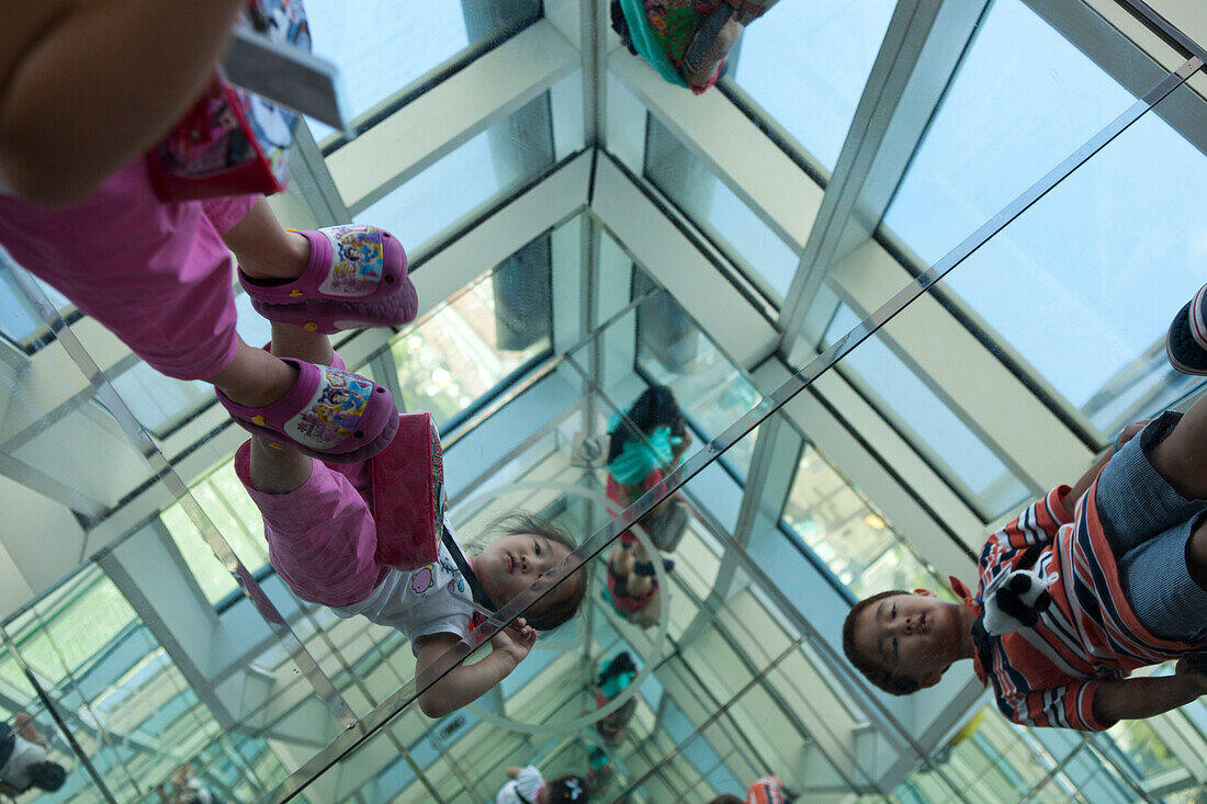 Children in the Taipei Financial Center, Taipei 101 skyscraper, Taiwan, Republic of China, Asia