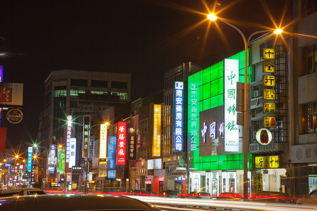 Chinese iluminated panels at night in Tainan, Taiwan, Republik China, Asien