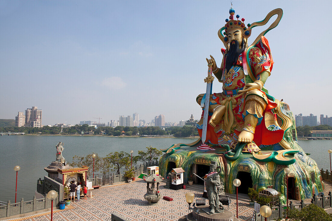 Statue des Himmelskaiers am Lotussee in Kaohsiung, Taiwan, Republik China, Asien