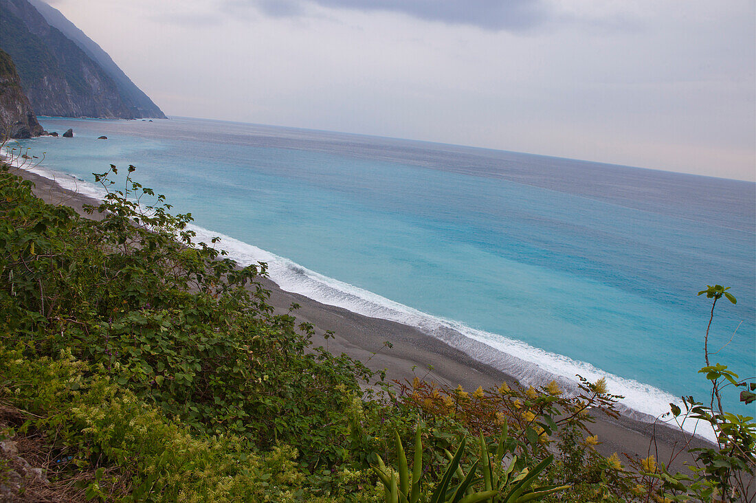 Cliff line on the east coast near Hualien, Taiwan, Republik China, Asia