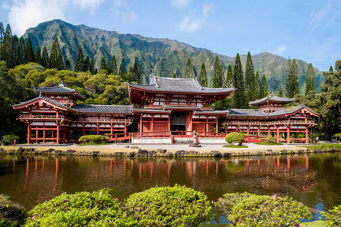 Byodo-In Temple, Valley of The Temples, Kaneohe, Oahu, Hawaii, United States of America, Pacific