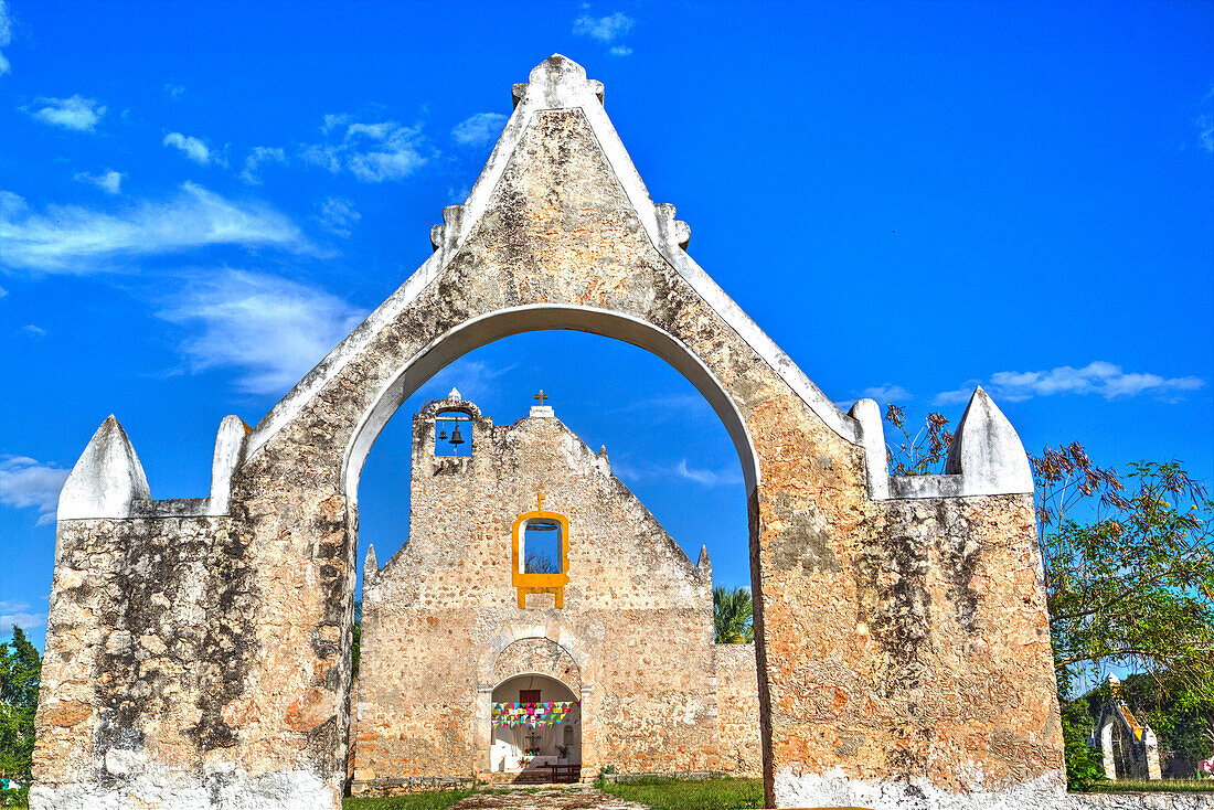 The Ruined Church of Pixila, completed in 1797, Cuauhtemoc, Yucatan, Mexico, North America