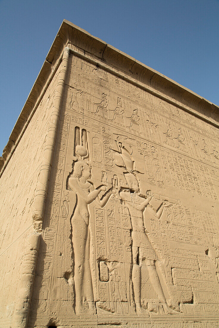 Relief depicting Cleopatra and Caesarion, Temple of Hathor, Dendera, Egypt, North Africa, Africa