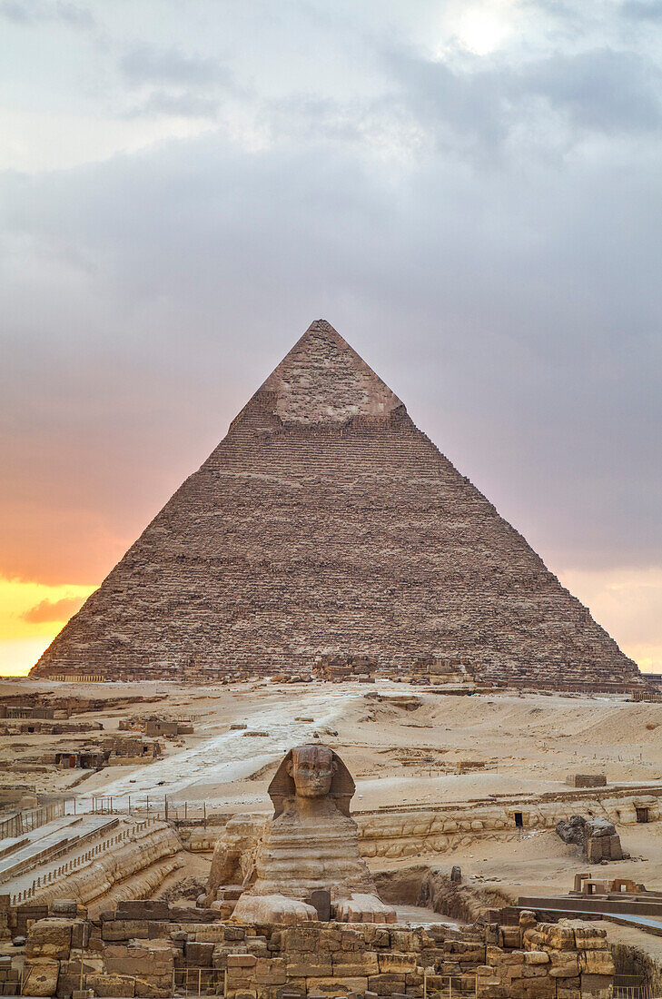 Sunset, Sphinx in foreground and the Pyramid of Chephren, The Pyramids of Giza, UNESCO World Heritage Site, Giza, Egypt, North Africa, Africa
