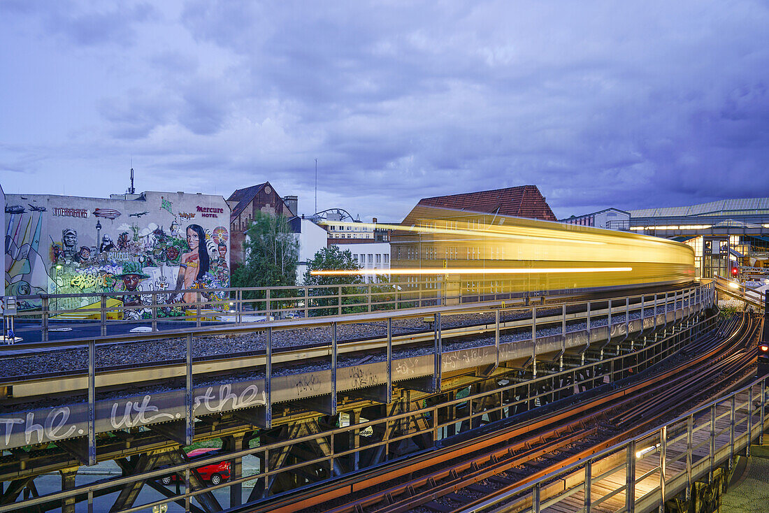 Strassenkunst Projekt von Interbrigadas, Graffiti, Gleisdreieck, Kreuzberg, Berlin, Deutschland