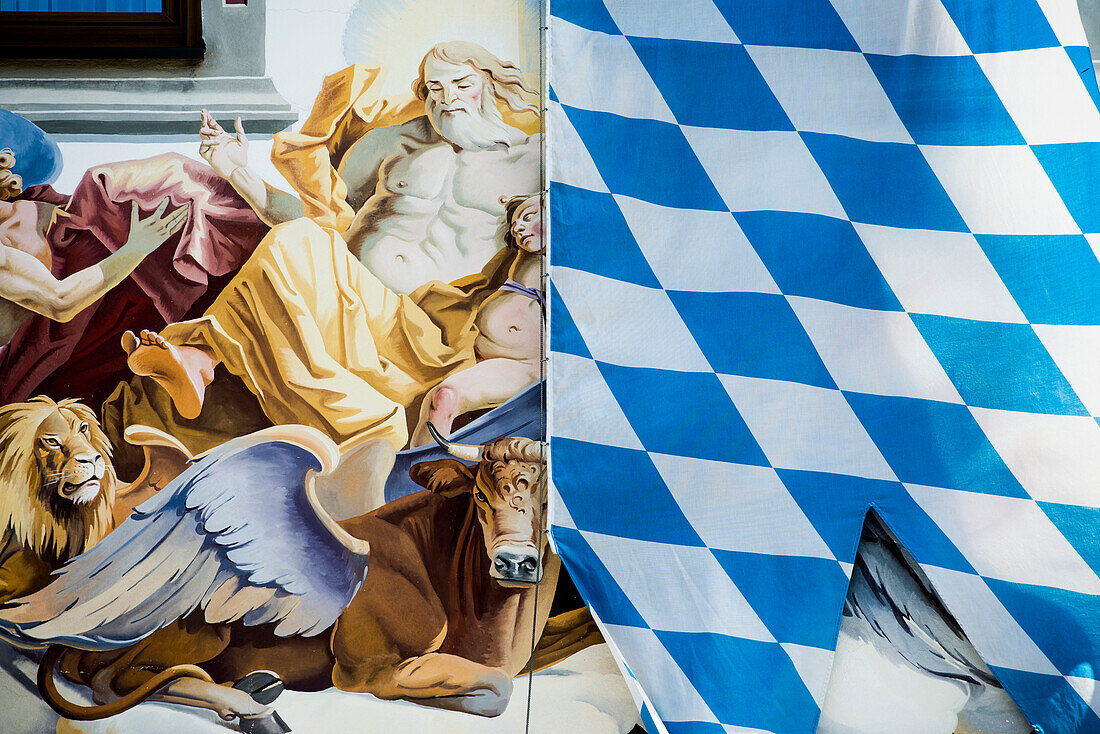 Painted mural wall and Bavarian flag, Garmisch-Partenkirchen, Upper Bavaria, Bavaria, Germany