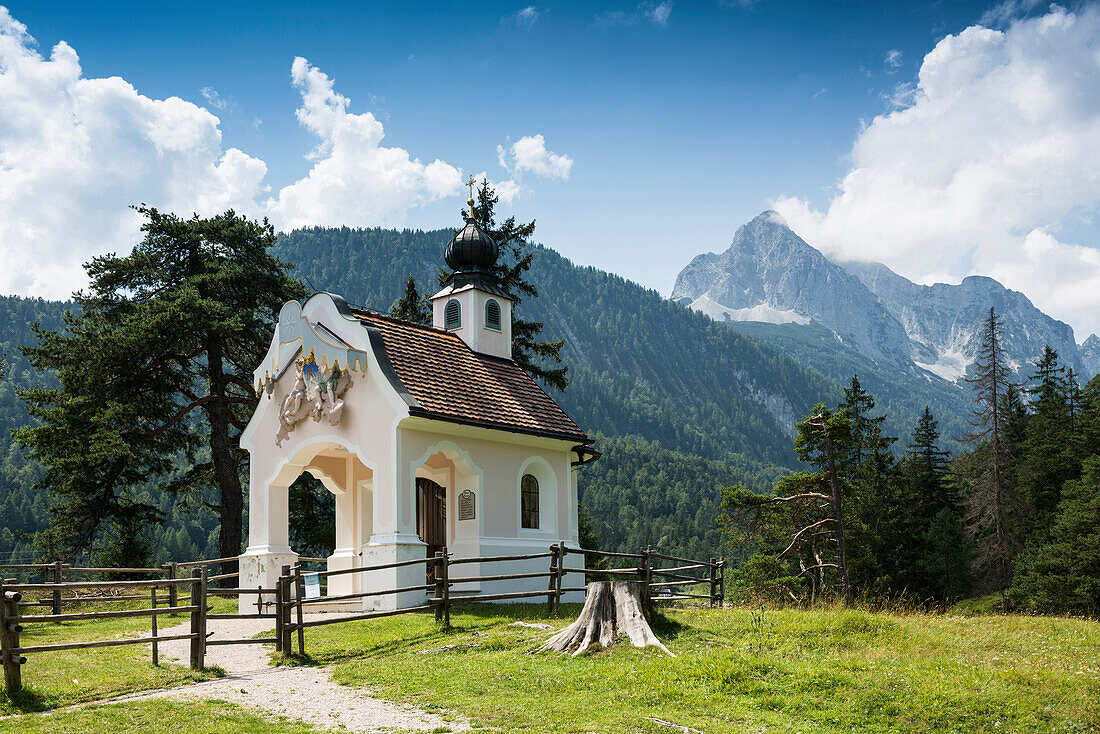 Maria-Koenigin chapel, Lautersee, near Mittenwald, Upper Bavaria, Bavaria, Germany