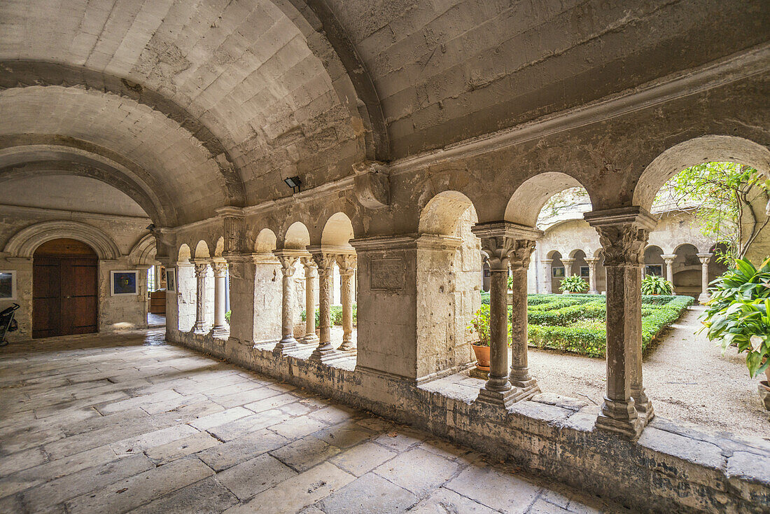 Kreuzgang, Abtei Saint-Paul-de-Mausole, Vincent Van Gogh  Asyl, St Remy de Provence, Bouches-du-Rhône, Provence-Alpes-Côte d’Azur, Frankreich