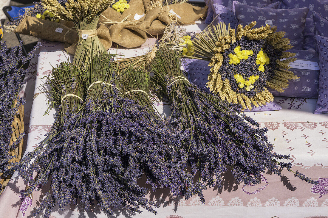 Getrockneter Lavendel, Lourmarin Markt, Vaucluse, Provence-Alpes-Côte d'Azur, Frankreich
