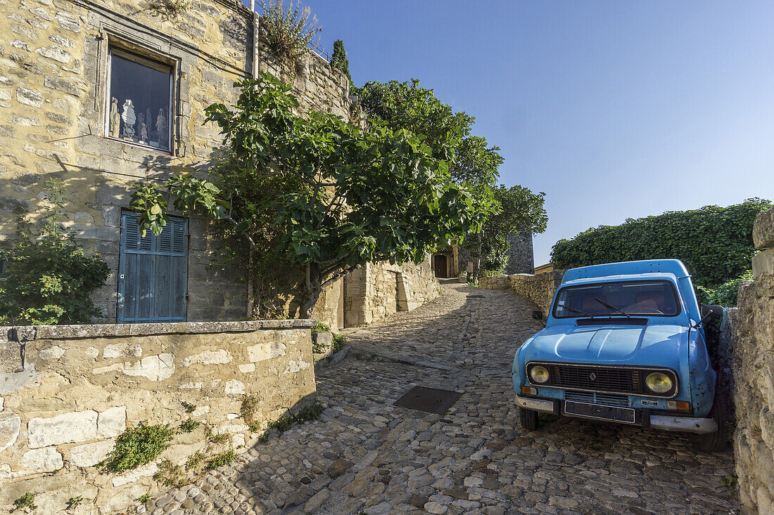 Village street in Lacoste, blue Oldtimer Renault R4, Provence-Alpes-Cote d’Azur, France