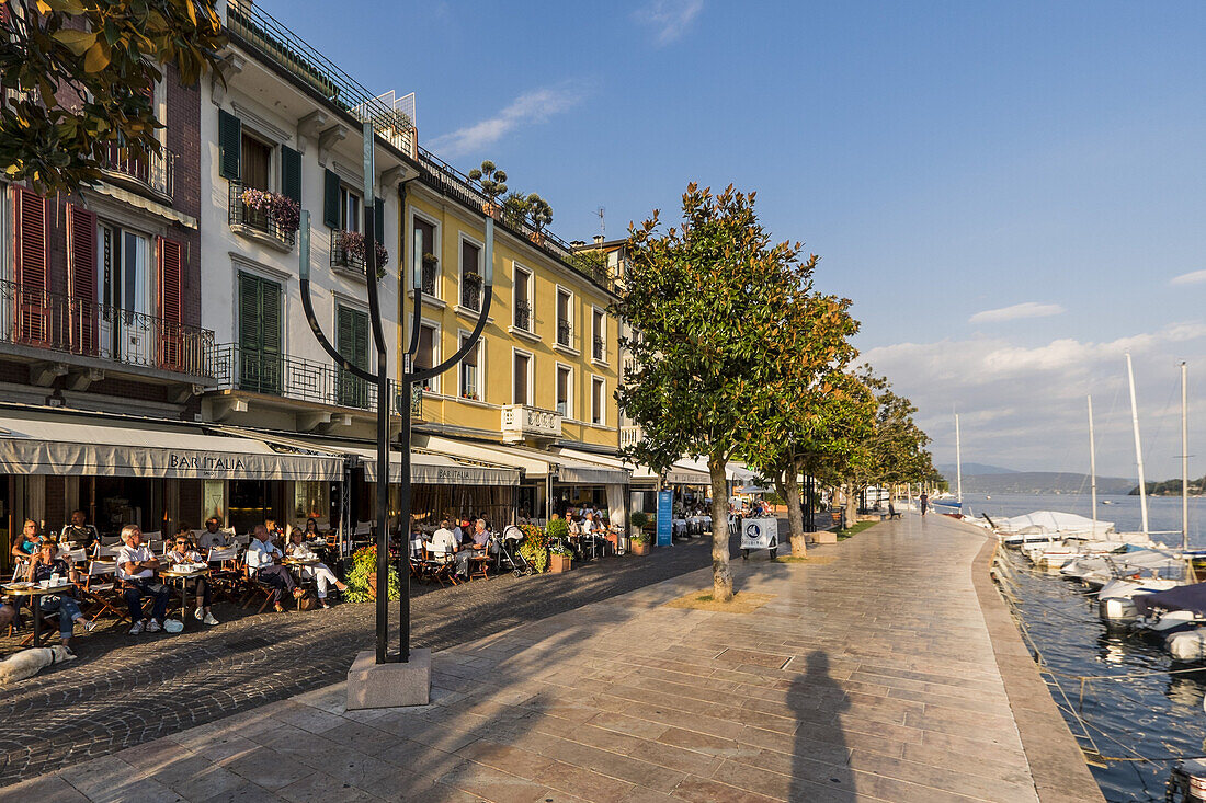 Seepromenade in Salò, Gardasee, Trentino, Südtirol, Italien