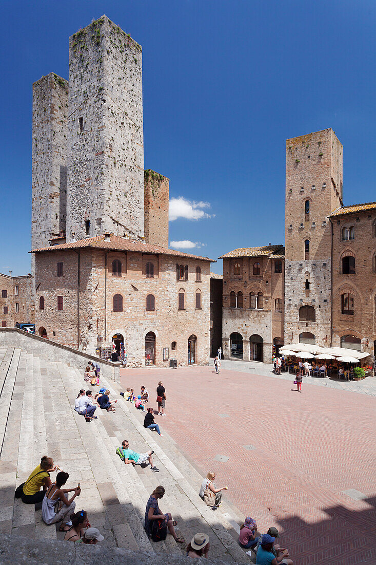 Piazza Duomo, San Gimignano, UNESCO World Heritage Site, Siena Province, Tuscany, Italy, Europe