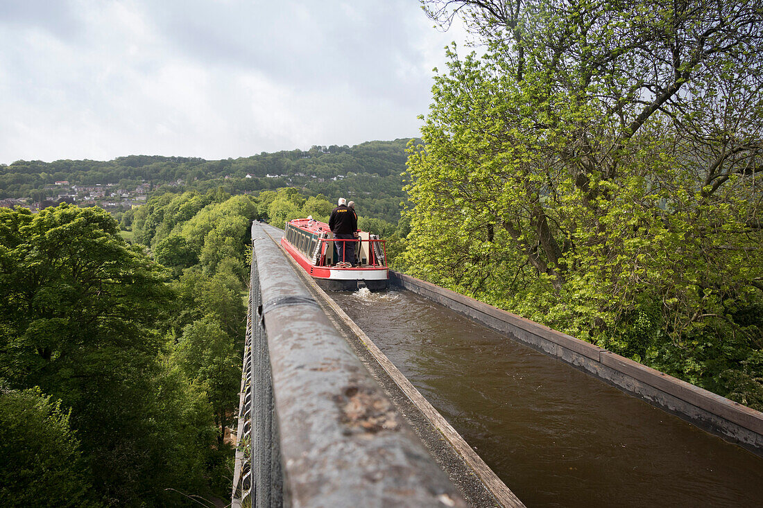 A narrow boat crossing the Pontcysyllte Aqueduct, UNESCO World Heritage Site, Llangollen Canal, Wrexham County, Wales, United Kingdom, Europe