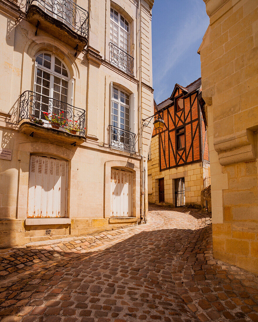 Looking up the old streets of Chinon, Indre et Loire, France, Europe