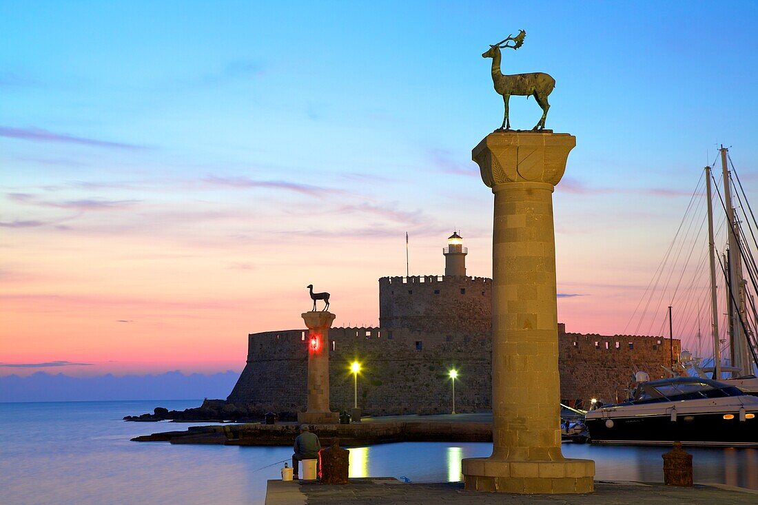 Bronze Doe and Stag statues at the entrance to Mandraki Harbour, Rhodes, Dodecanese, Greek Islands, Greece, Europe