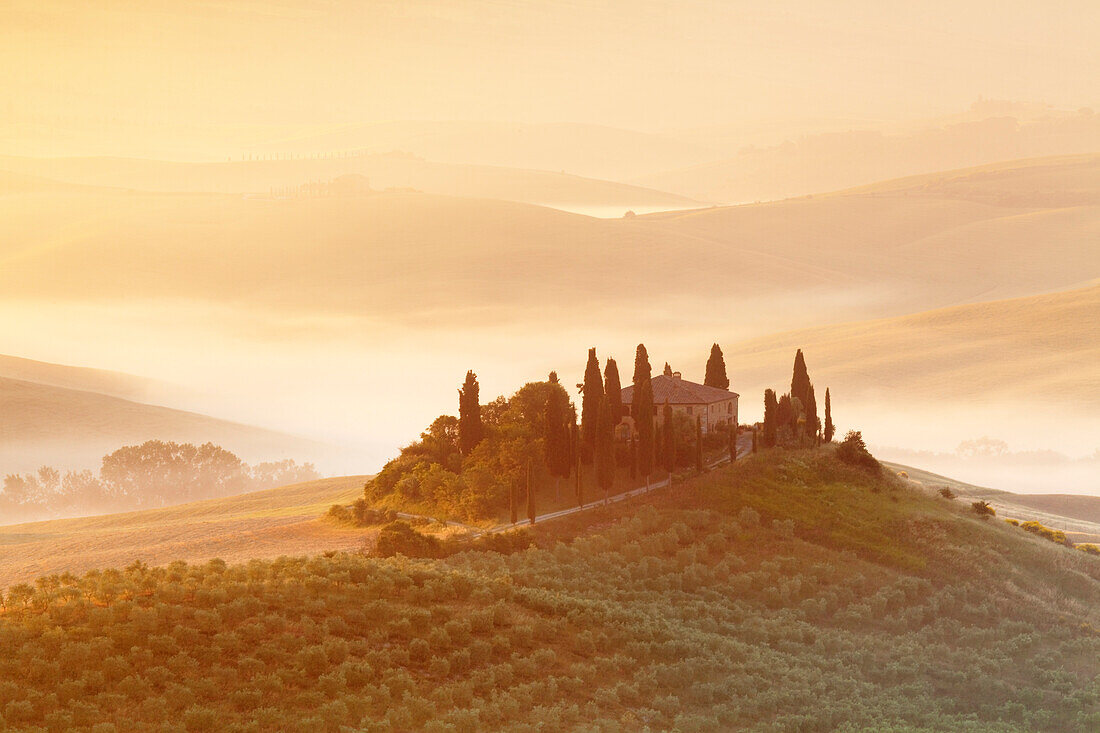 Farm house Belvedere at sunrise, near San Quirico, Val d'Orcia Orcia Valley, UNESCO World Heritage Site, Siena Province, Tuscany, Italy, Europe