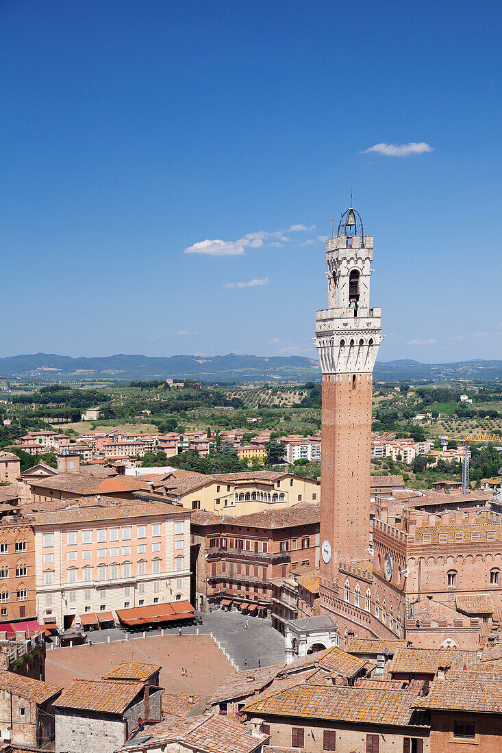 View over the old town including Piazza del Campo with Palazzo Pubblico town hall and Torre del Mangia Tower, Siena, UNESCO World Heritage Site, Siena Province, Tuscany, Italy, Europe