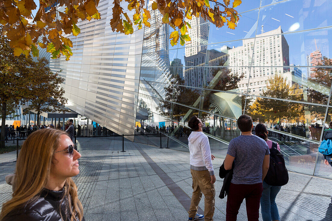 National September 11 Memorial and Museum, World Trade Center site, Mahnmahl fuer die Opfer der Terroranschlaege in New York, downtown Manhattan, New York City, USA, Amerika