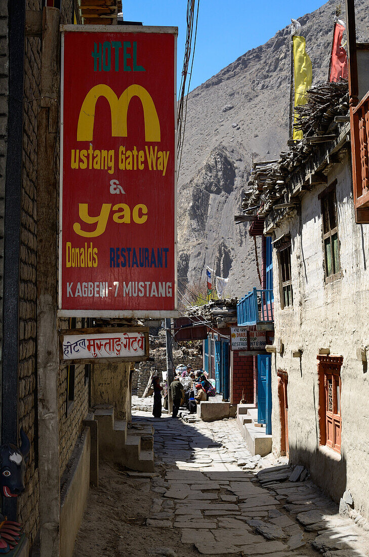 Yak Donald's in Kagbeni, Ortschaft am Annapurna Circuit Trek mit buddhistischem Kloster im Kali Gandaki Tal, dem tiefsten Tal der Welt, Mustang, Nepal, Himalaya, Asien