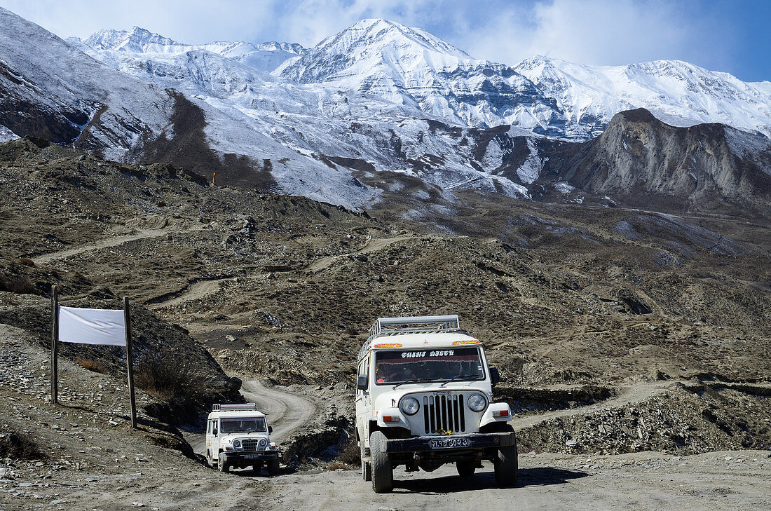 4x4 vehicles, Jeeps close to Muktinath, Mustang, Nepal, Himalaya, Asia