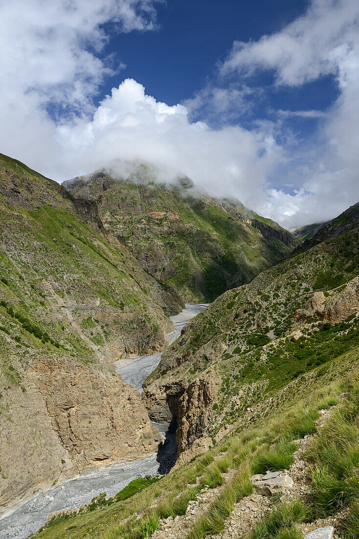 The Labse Khola valley along which a path runs from Nar over the Teri La pass to Mustang, Nepal, Himalaya, Asia
