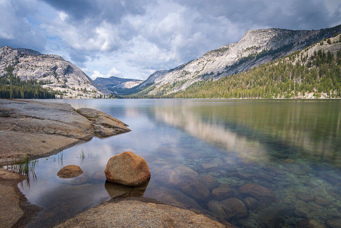 Tranquil Tenaya Lake alongside the Tioga Pass, Yosemite National Park, UNESCO World Heritage Site, California, United States of America, North America
