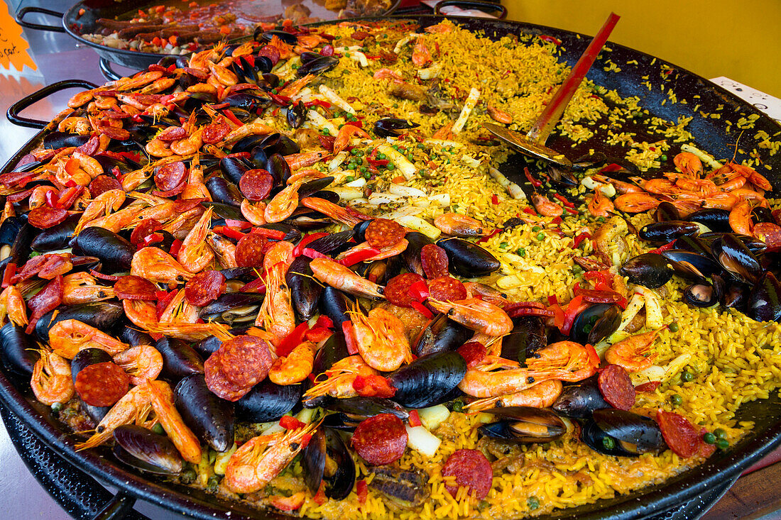 Paella pan, crabs, mussels, salami, rice, Bretagne, France, Europe