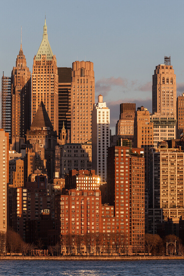 Hudson River, View to Downtown, Manhattan, New York, USA