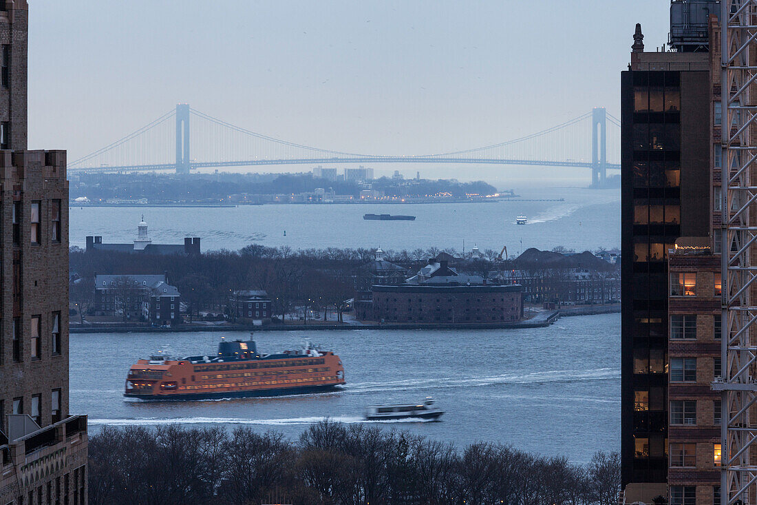 East River, Governors Island, Staten Island Ferry, Manhattan, New York, USA
