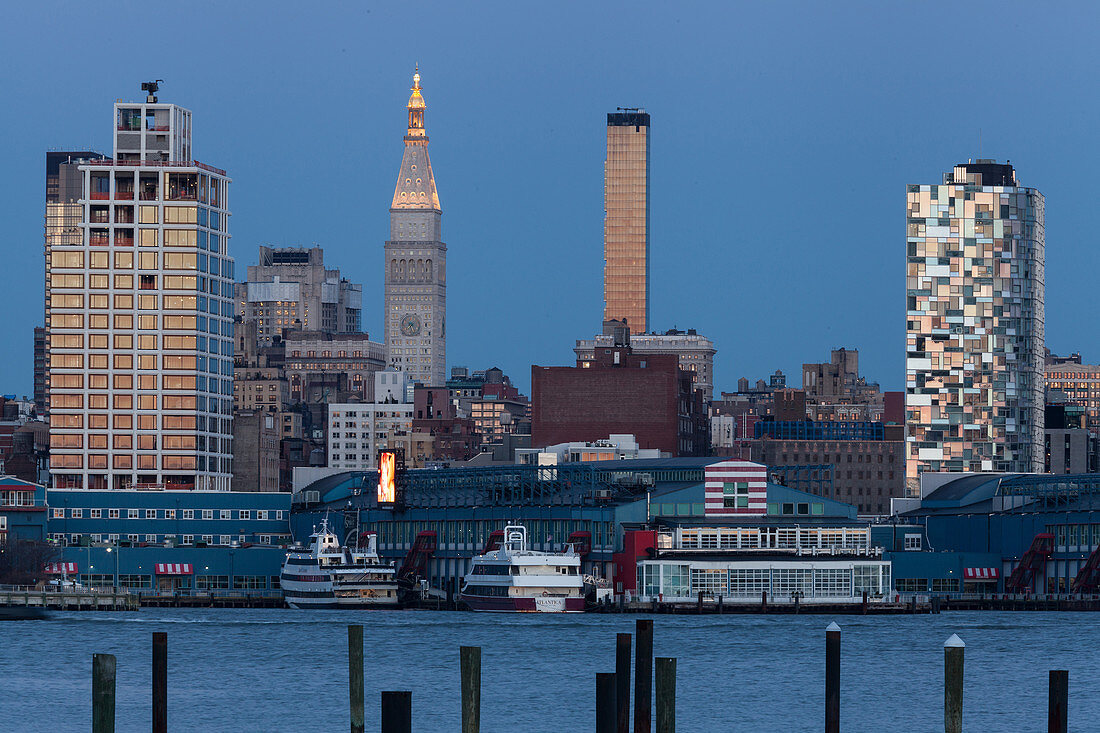 Hudson River, Metropolitan Life Clock Tower, Midtown, Manhattan, New York, USA
