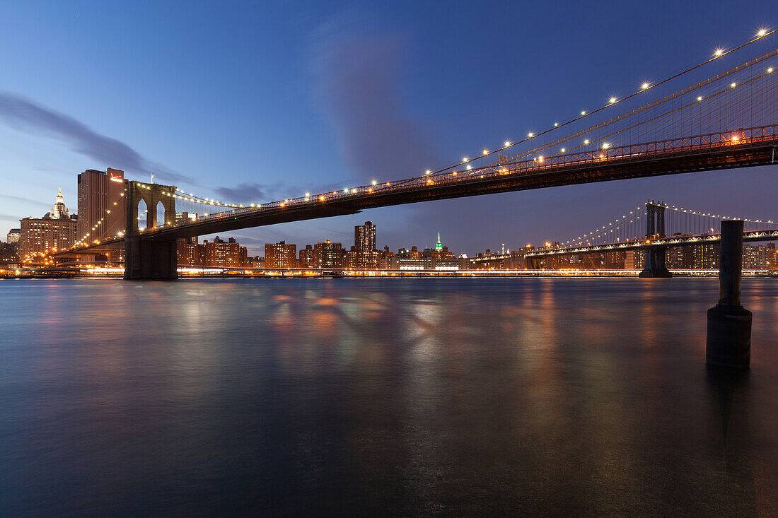 Manhattan Bridge, Williamsburg Bridge, East River, Skyline von Manhattan, New York, USA