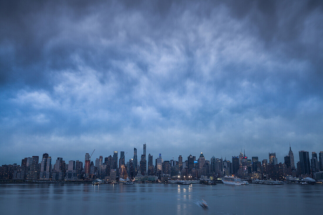 Skyline of Midtown, Hudson River, Manhattan, New York, USA