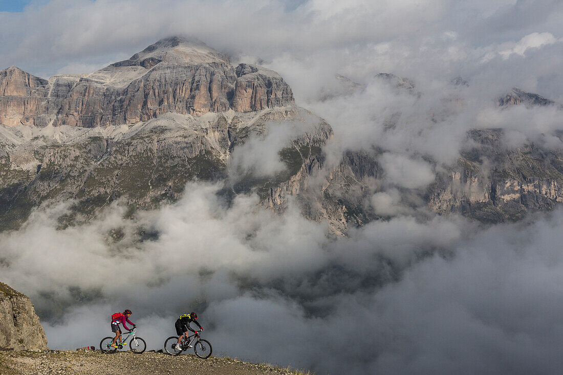 Mountain bikers near Porta Vescovo in frot of the Sellagruppe, Belluno, Veneto, Italy
